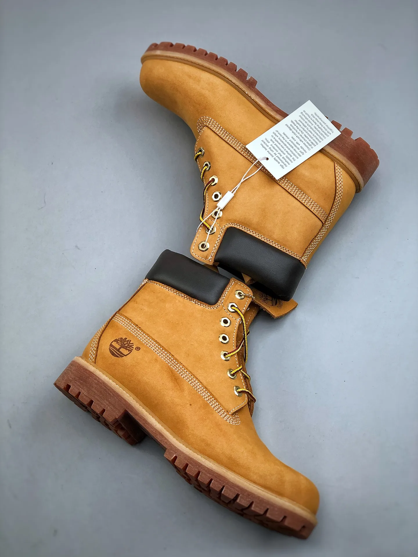 Local self-pickup💰800 supports store placement, get the pure and original top quality, one-to-one original development version Timberland can’t be beaten/classic yellow high-top [Female six-hole model 10361 Men’s seven-hole model 10061] Channel version of something, produced by Zhuhai OEM factory, Hong Kong purchasing agent of Hong Kong, unified channel delivery order, consistent quality of something, no need to emphasize gorgeous copywriting, just a brief introduction of materials, analysis of original genuine process, imported waterproof frosted cowhide, purple light logo anti-counterfeiting mark, precise computer sewing line, four-line parallel process, 10,000 times horizontal folding dynamic waterproofing, one-piece molding injection molding process ( ⚠️The difference is the cold-glued one-piece version) Rubber non-slip outsole is durable and wear-resistant. Fully genuine cowhide collar/lining/sole. Equipped with anti-fatigue shock-absorbing honeycomb insole. Extremely comfortable. Extremely practical for daily life. Classic, simple and easy to match. Essential for wind, rain, thunder, lightning, water, cold and heat insulation. Full set of cabinet packaging accessories (comes with shoelaces, cleaning eraser, and counter bag) Size: 35 36 37 37.5 38 38.5 39 39.5 40 41 41.5 42 43 43.5 44 44.5 45 one size larger. Authentic official website consistent size